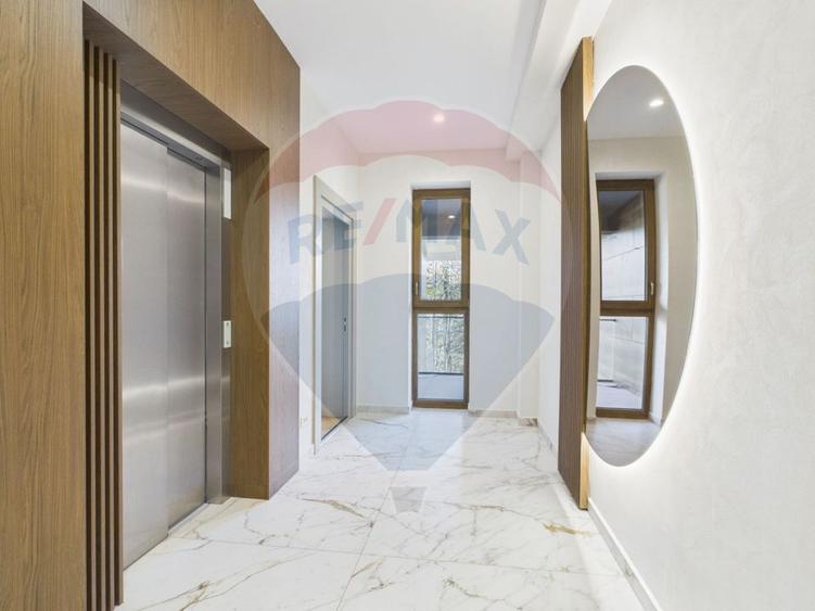 Apartament cu 3 camere decomandat în Calea Moroieni