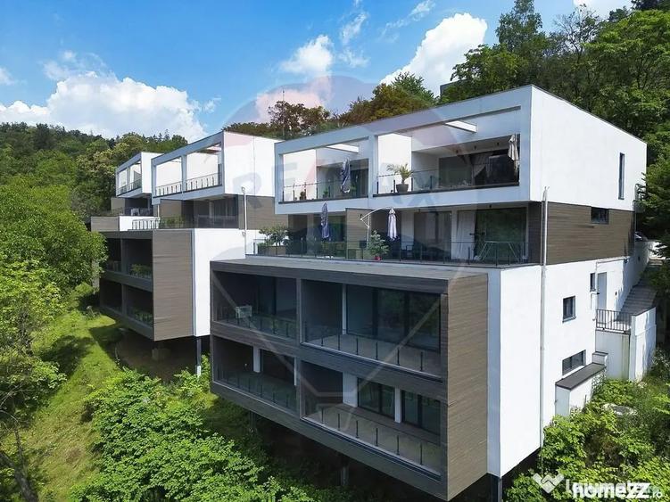 Apartament cu 3 camere decomandat în Drumul Poienii