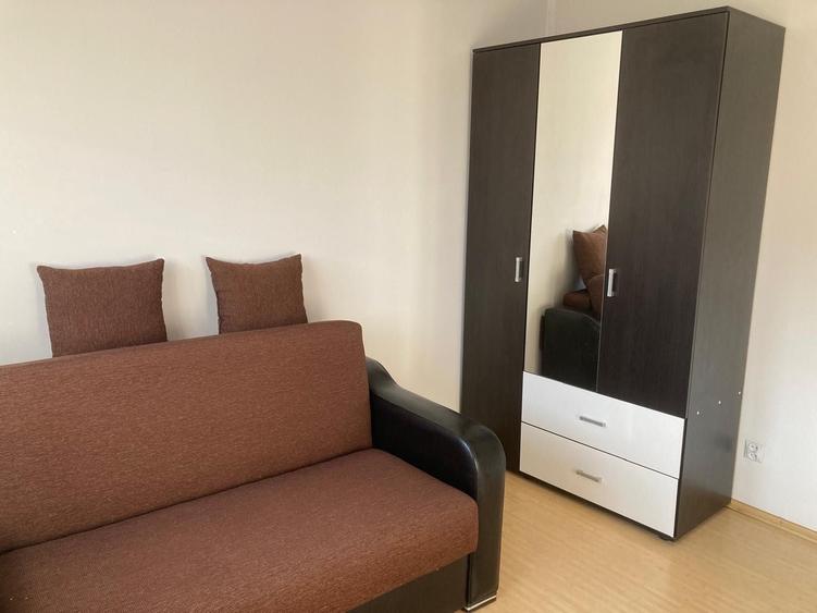 Apartament cu 3 camere decomandat în Tineretului