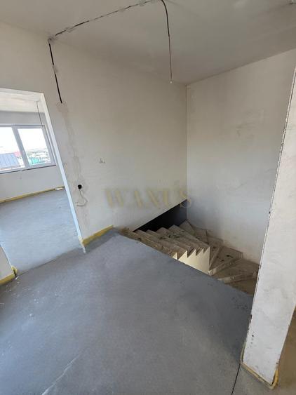 Duplex cu 4 camere cu Canalizare în Sub Coastă