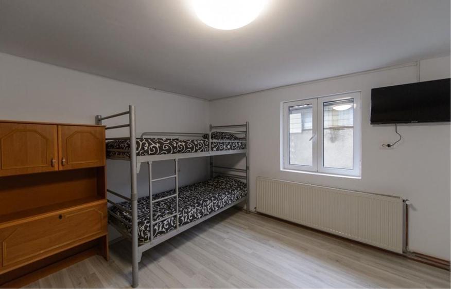 Casă cu 4 camere în Central