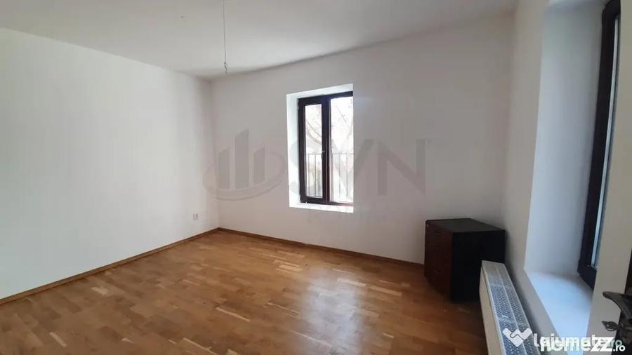 Casă cu 18 camere cu Teren 500 Mp în Victoriei