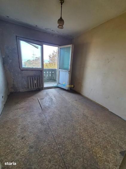 Apartament cu 3 camere decomandat în Narcisa