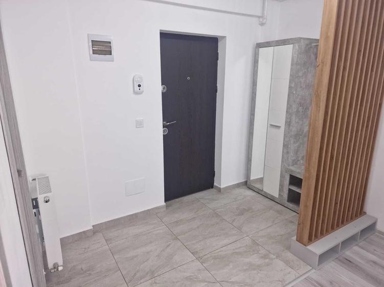 Apartament cu 2 camere semidecomandat în Valea Adâncă