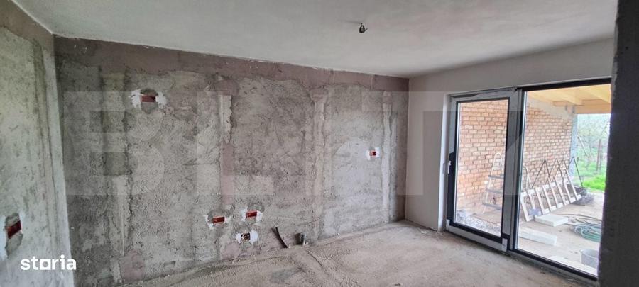 Casă cu 4 camere cu Teren 1000 Mp în Dumbrava