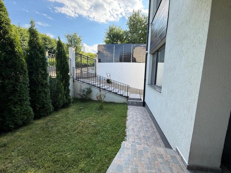 Duplex cu 4 camere cu Canalizare în Popas Păcurari