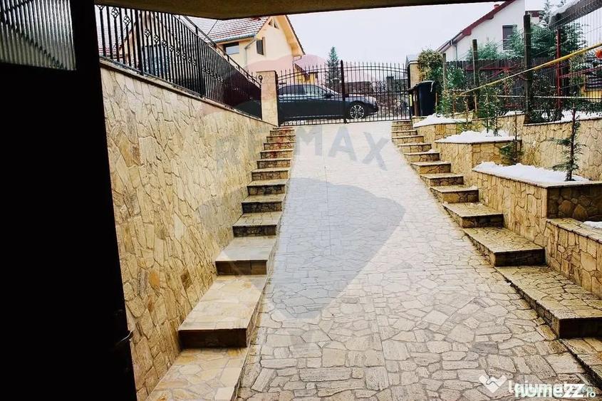 Casă cu 6 camere cu Teren 719 Mp în Oncea