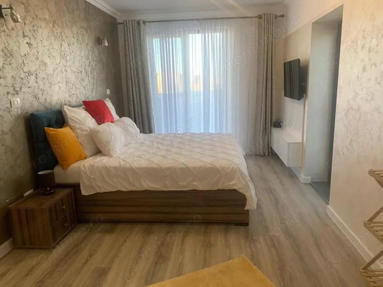 Apartament cu 3 camere decomandat, mobilat în Calea București