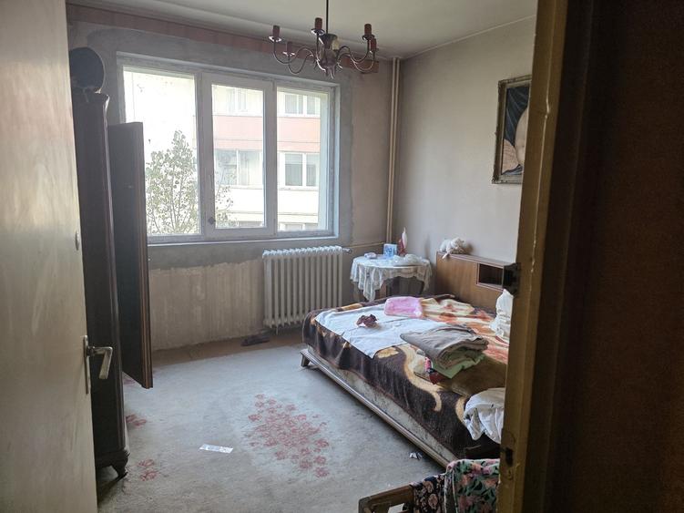 Apartament cu 3 camere decomandat în Pantelimon