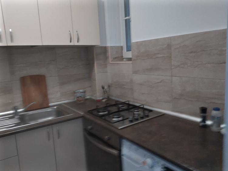 Apartament cu 3 camere semidecomandat în Sala Palatului