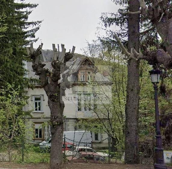 Casă cu Teren 3313 Mp în Central