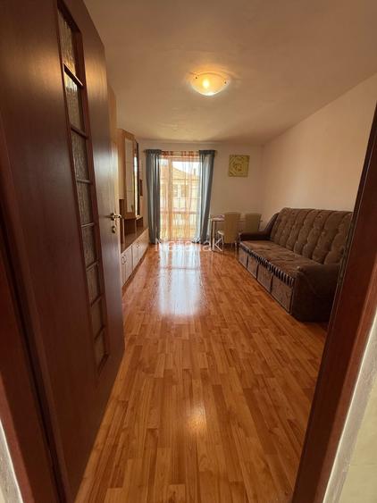 Vand garsoniera confort renovata.
