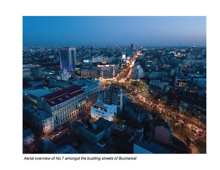 Garsonieră decomandată, mobilată în P-ța Romană — fotografia 2