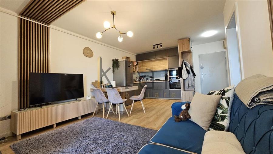 Apartament cu 3 camere semidecomandat, mobilat în Zorilor