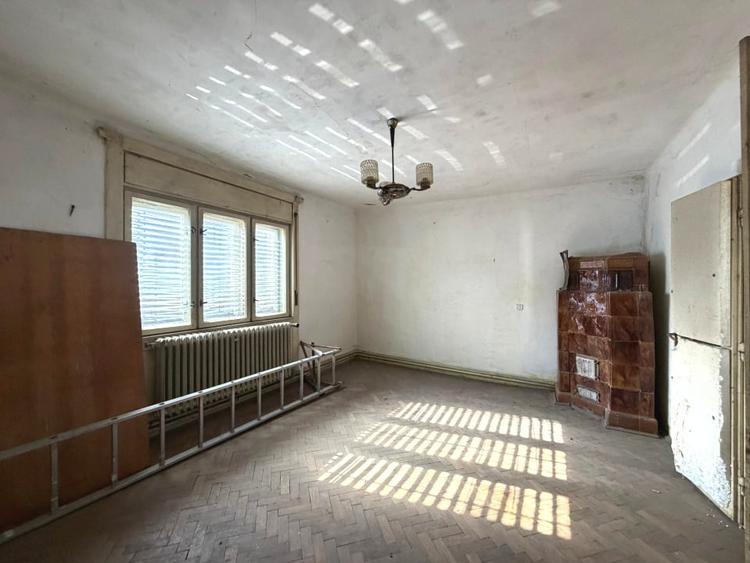 Casă individuală cu 3 camere cu Canalizare în Central