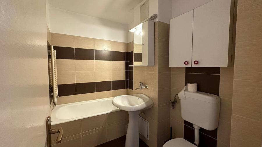 Apartament cu 3 camere, nemobilat, de inchiriat - 8