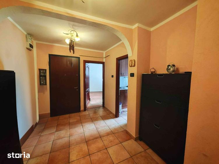 Apartament cu 3 camere decomandat în Vest