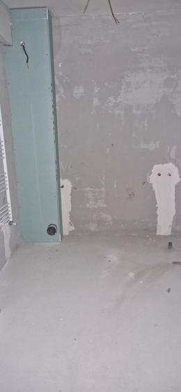 Apartament cu 3 camere semidecomandat în Florești
