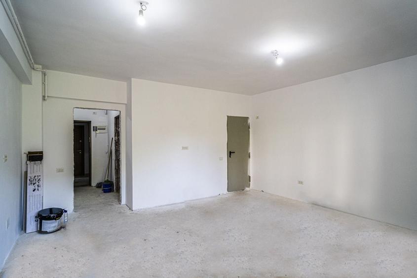 Apartament cu 3 camere semidecomandat în Militari