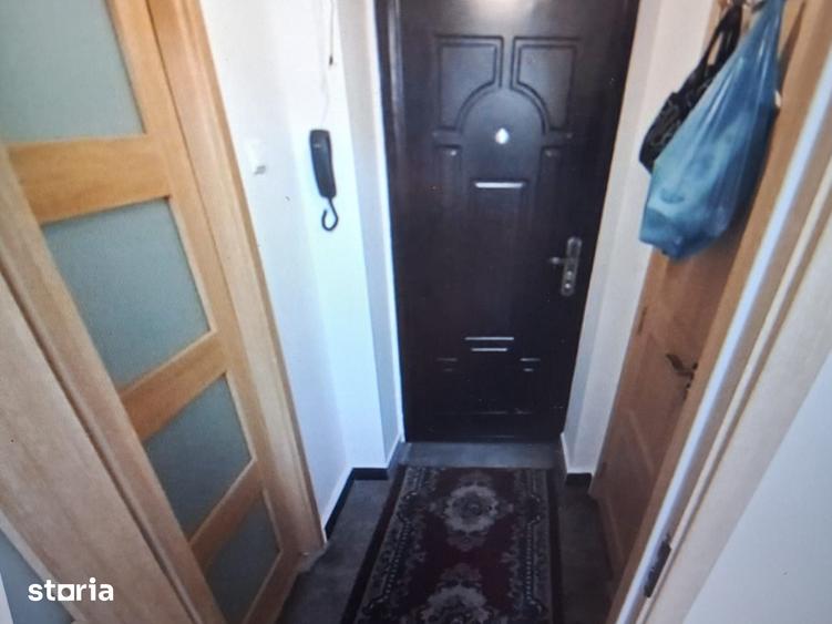 Apartament cu 2 camere semidecomandat în Tei