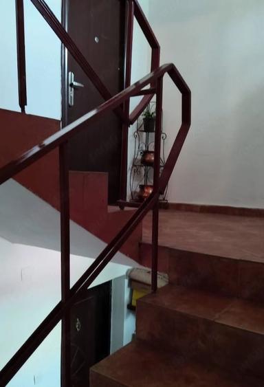 Apartament cu 3 camere semidecomandat, mobilat în Ozana