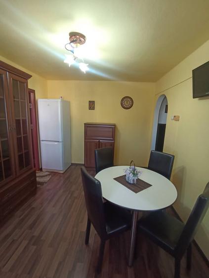Apartament cu 2 camere nedecomandat în Simeria