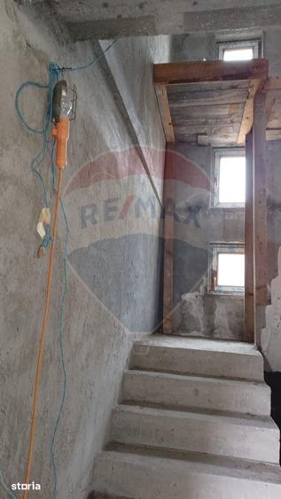 Casă cu 5 camere cu Teren 570 Mp în Balotești