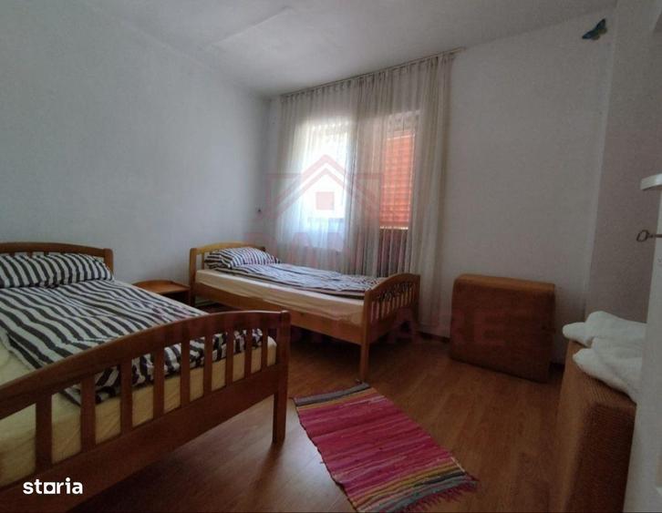 Casă cu 6 camere cu Teren 440 Mp în Zăvoi