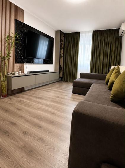 Apartament cu 3 camere decomandat în Sud
