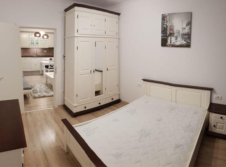 Apartament cu 3 camere decomandat în Exterior Vest