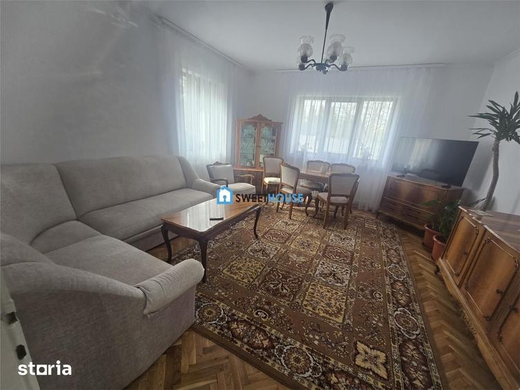 Apartament cu 3 camere decomandat în Central