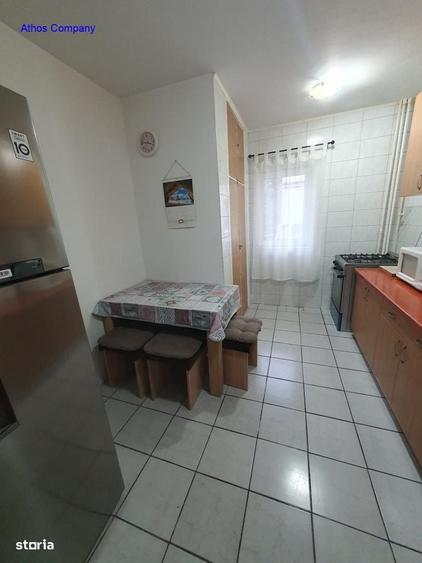 Apartament cu 4 camere decomandat în Berceni