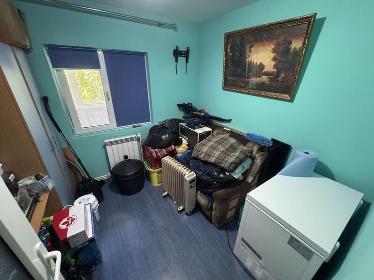 Apartament cu 4 camere decomandat în CET