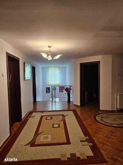 Casă cu 6 camere cu Teren 800 Mp în Calea București