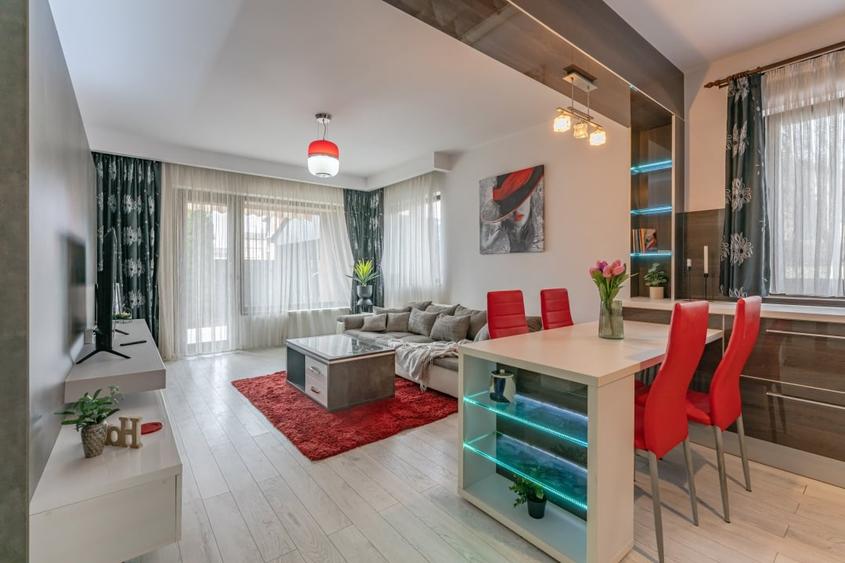 Apartament cu 2 camere semidecomandat, mobilat în Tractorul