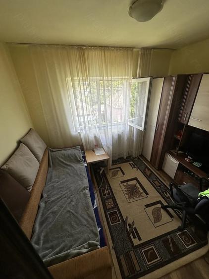 Apartament cu 4 camere decomandat în Central