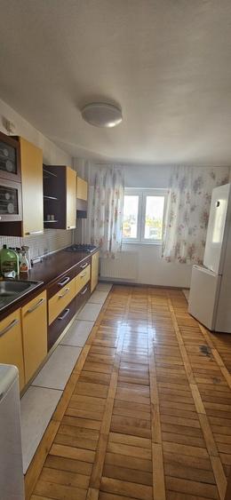 Apartament cu 4 camere decomandat, mobilat în Iancului