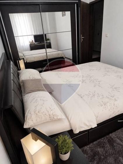 Apartament cu 3 camere decomandat, mobilat în Soarelui