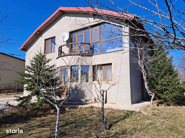 Casă cu 6 camere cu Teren 1500 Mp în Braniștea