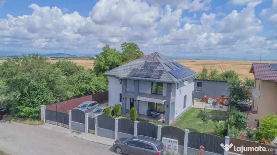 Casă cu 4 camere cu Teren 605 Mp în Central