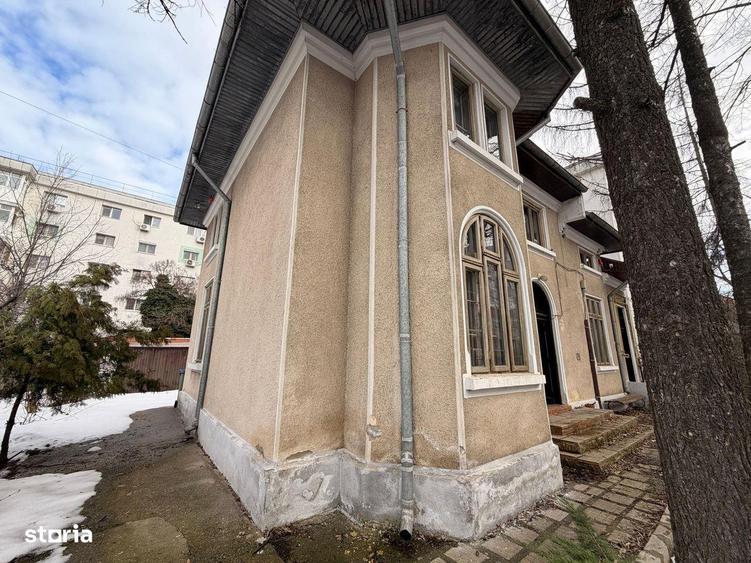 Casă cu 7 camere decomandat cu Teren 391 Mp în Băneasa