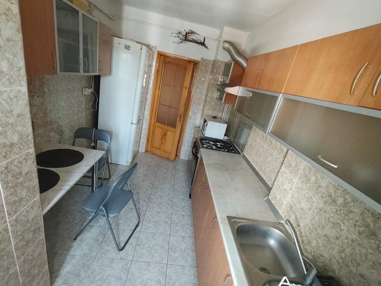 Apartament cu 3 camere decomandat, mobilat în Păcurari