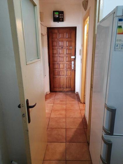 Garsonieră decomandată în Calea București