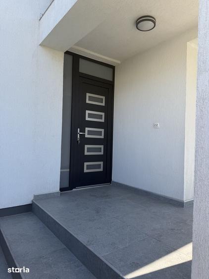 Casă cu 5 camere cu Teren 642 Mp în Pictor Rosenthal