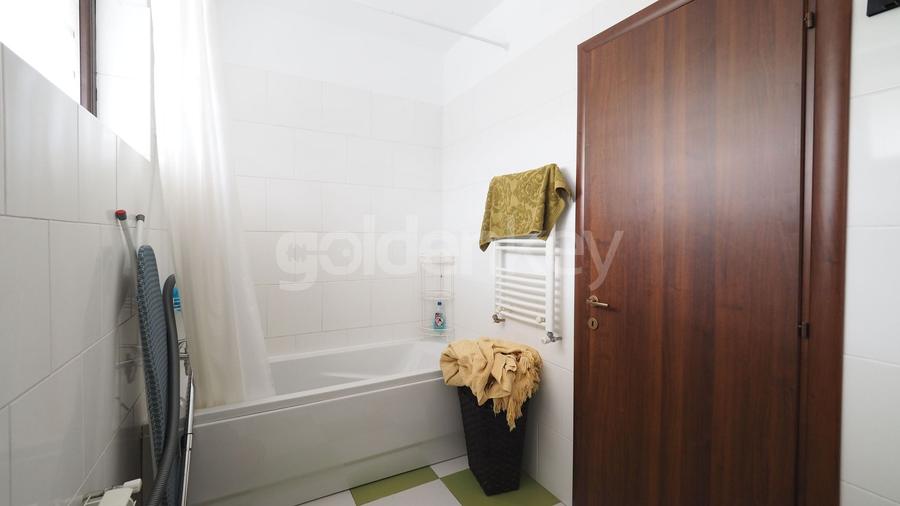 Apartament cu 3 camere semidecomandat, mobilat în Iancu Nicolae