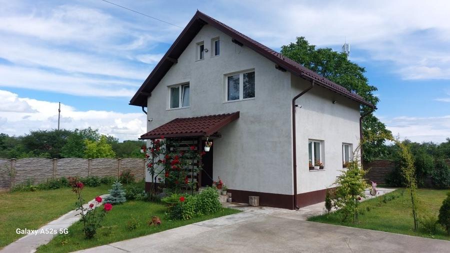 Casă cu 4 camere în Exterior Vest