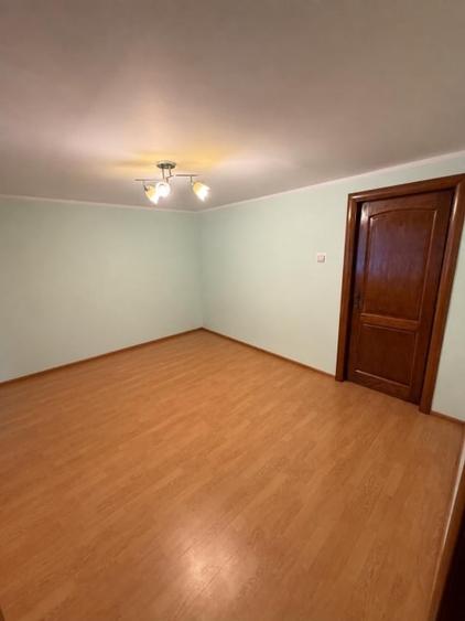 Spațiu comercial, de 1 mp, în Golești