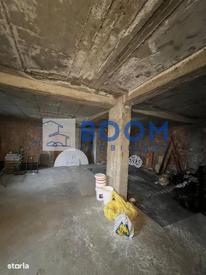 Casă cu 10 camere cu Teren 240 Mp în Central