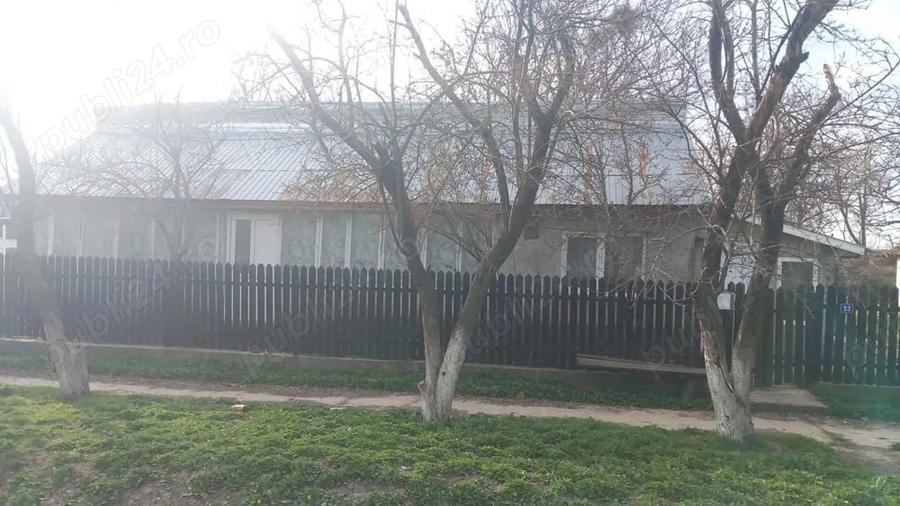 Casă cu Teren 943 Mp în Vâlcelele
