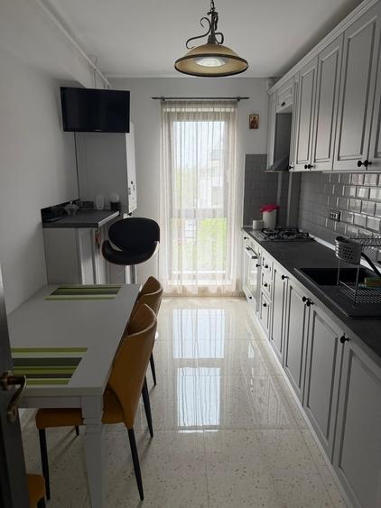 Apartament cu 4 camere decomandat în Titan